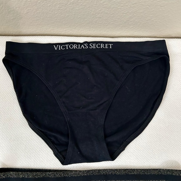 Victoria's Secret Seamless Bikini Panties Set of 2 Black Stripe Shimmer Med NWT - Picture 2 of 9